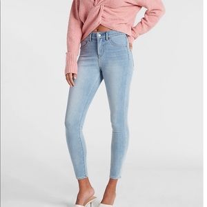 NWOT Express Ultimate cropped leggings high rise.